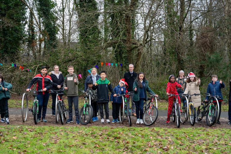 Students from Portlaoise educate Together and Maryborough NS. Back row County Council reps involved in establishing bike library (l-r) Lisa Doyle, Climate Action section, Emma O’Connor, Healthy Ireland, Diarmuid Donohue, Roads section, Karen Moore, Climate Action section.